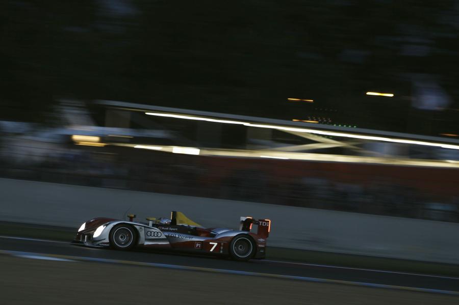  Audi R15 TDI Plus 2010 года  (фото 7 из 40)